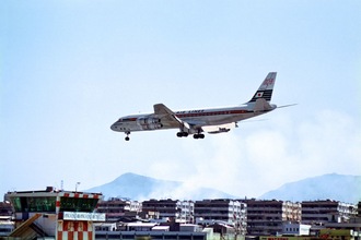 Japan Air Lines DC8 Approaching Kai Tak Airport